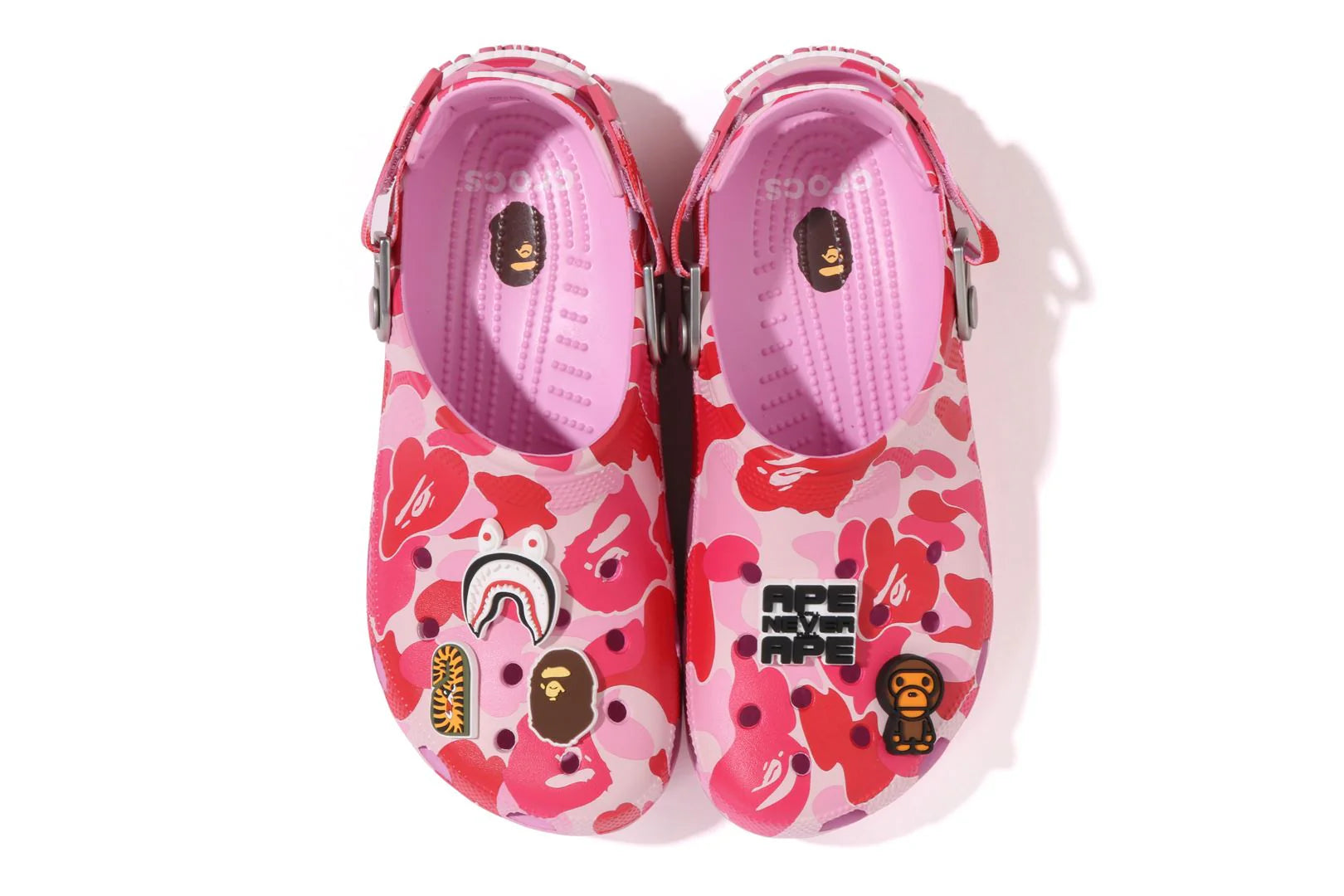 A BATHING APE®︎ × Crocs Clog 26cm A BATHING APE x Crocs Classic Clog - Pink – mStore.Kh