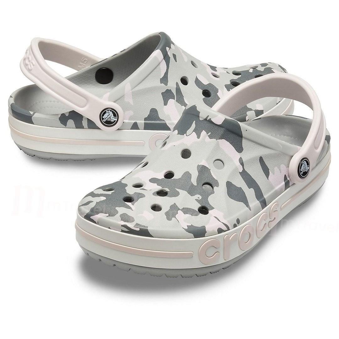 Light grey camouflage slip-on clogs with ventilation holes and adjustable heel straps